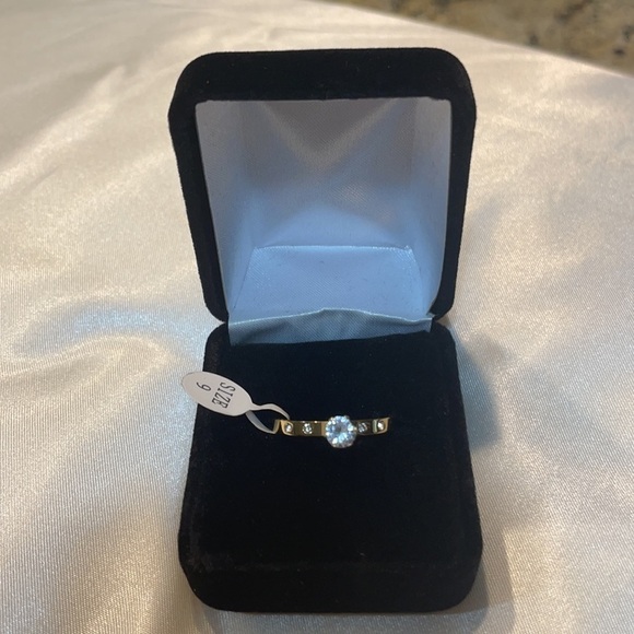 ✨💍Dainty Round Zirconia Rhinestone Engagement Ring 💍✨ - Picture 13 of 16